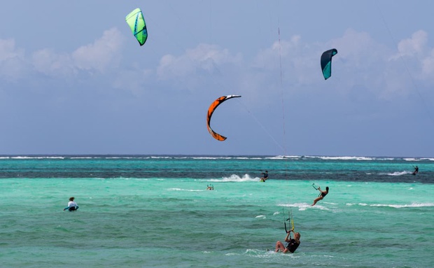 kite surfing instructor courses, kite surfing in zanzibar, learning to kite surf